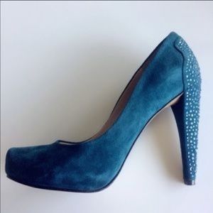 Nine West suede pump